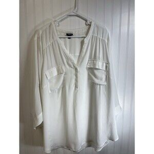 Torrid Harper Blouse. White Bell 3/4 Sleeve with Button Tab. Large pocket. Sz 4‎